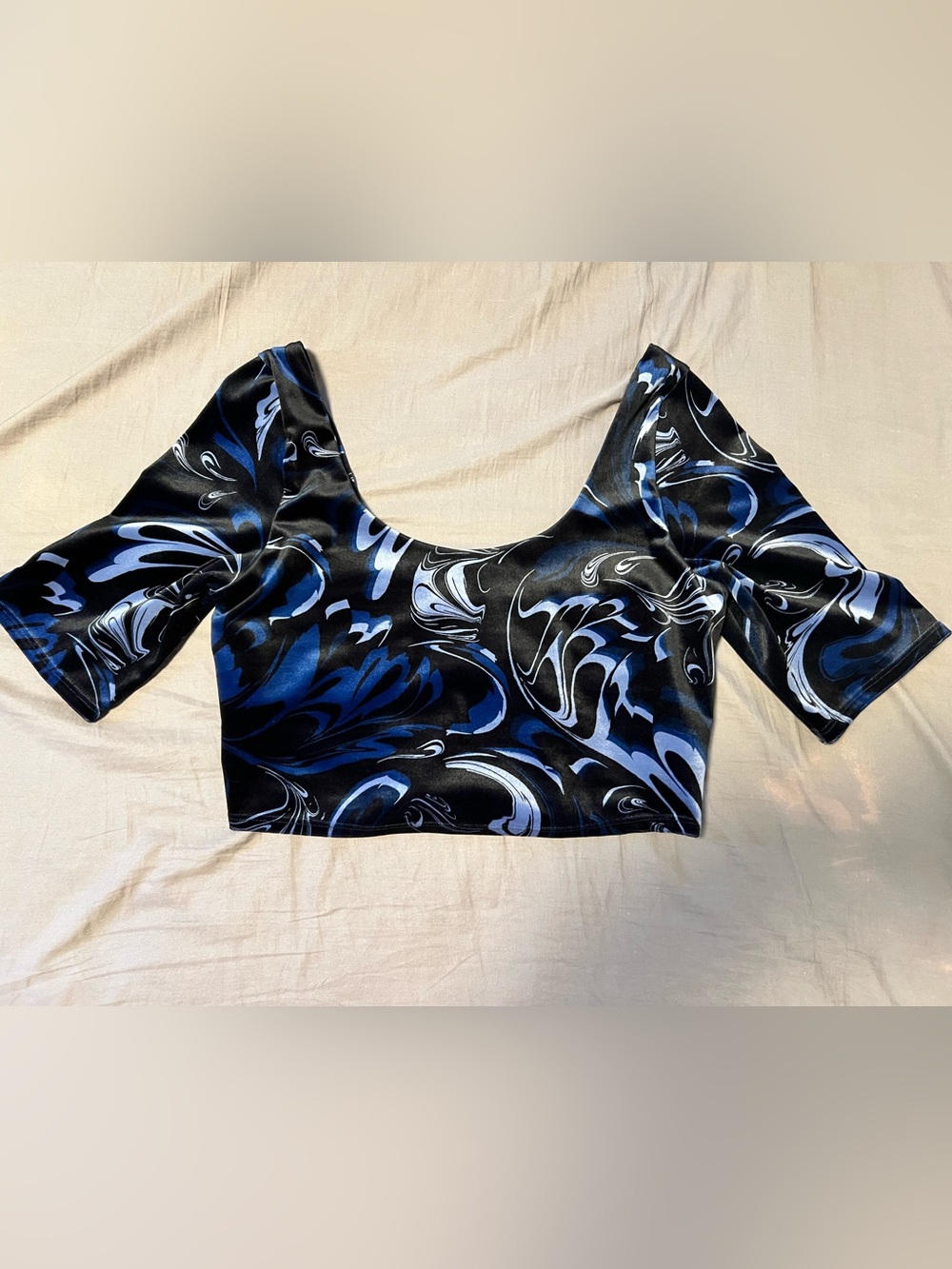 Athleta Black and Blue Swirl Scoop Crop Top